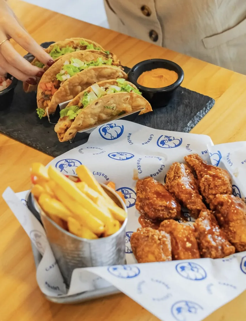 Tacos y Alitas